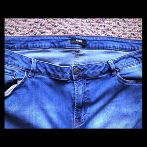 Pre-loved Kensie Cropped Boyfriend Jeans